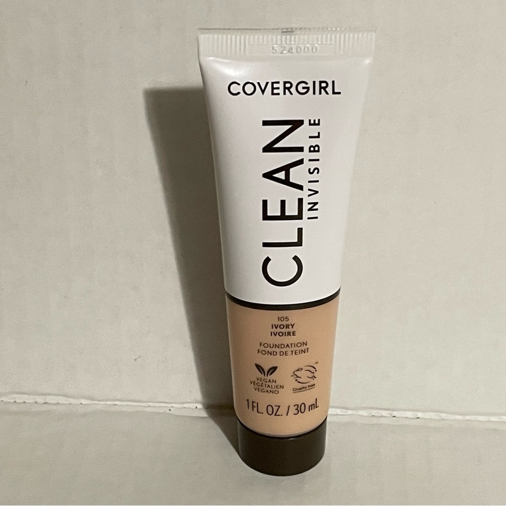 🦋$5🦋 Covergirl Ivory 105 Clean Invisible Foundation 30 mL/1 oz